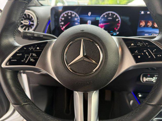 Photo of 2024 Polar White Mercedes-Benz GLB 250