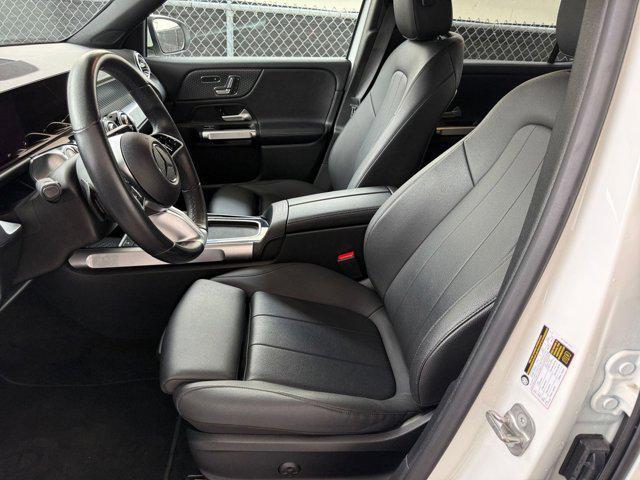 Photo of 2024 Polar White Mercedes-Benz GLB 250
