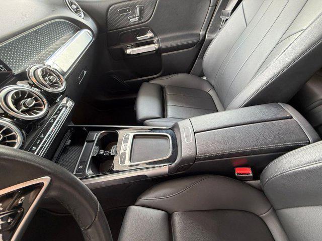 Photo of 2024 Polar White Mercedes-Benz GLB 250