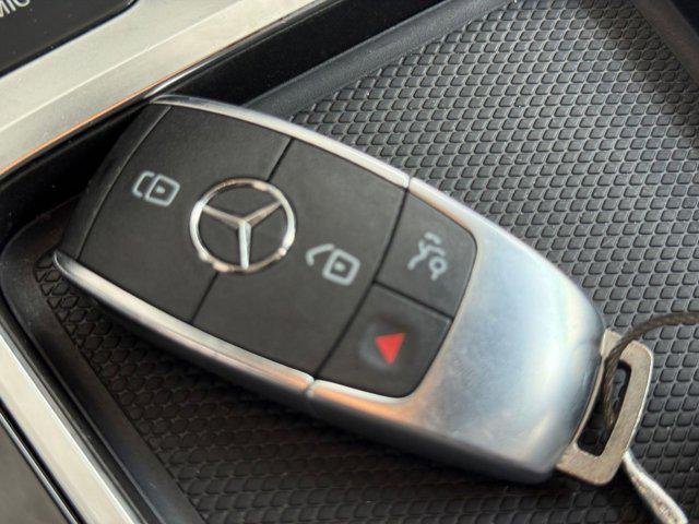 Photo of 2024 Polar White Mercedes-Benz GLB 250