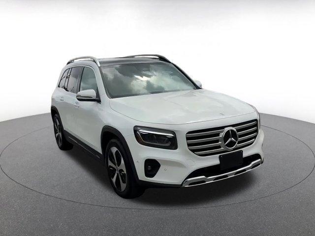 Photo of 2024 Polar White Mercedes-Benz GLB 250