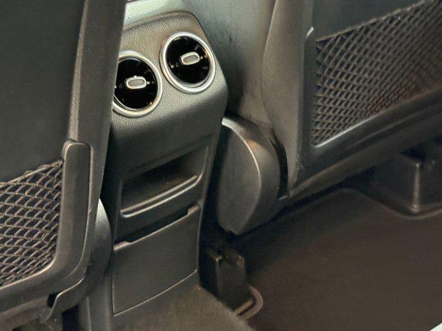Photo of 2024 Polar White Mercedes-Benz GLB 250