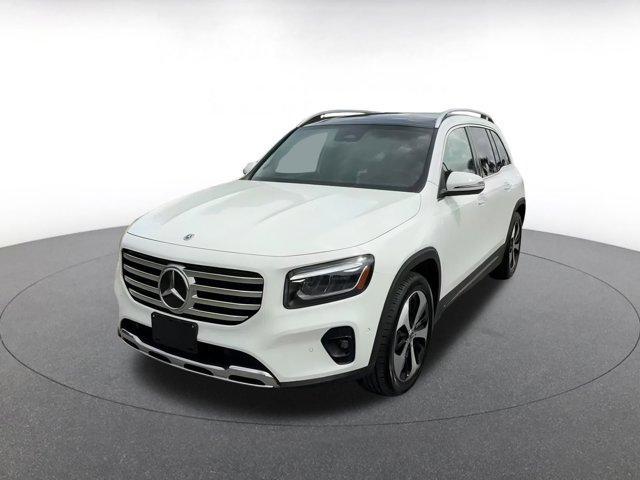 Photo of 2024 Polar White Mercedes-Benz GLB 250
