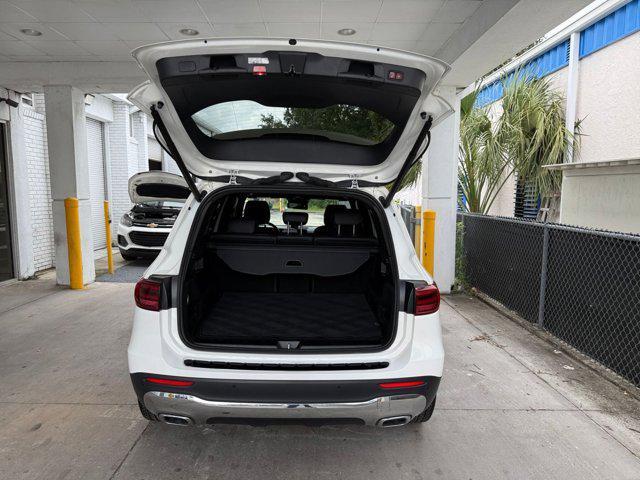 Photo of 2024 Polar White Mercedes-Benz GLB 250