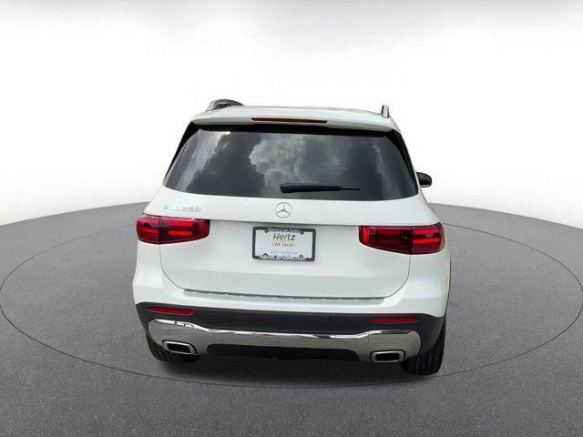 Photo of 2024 Polar White Mercedes-Benz GLB 250