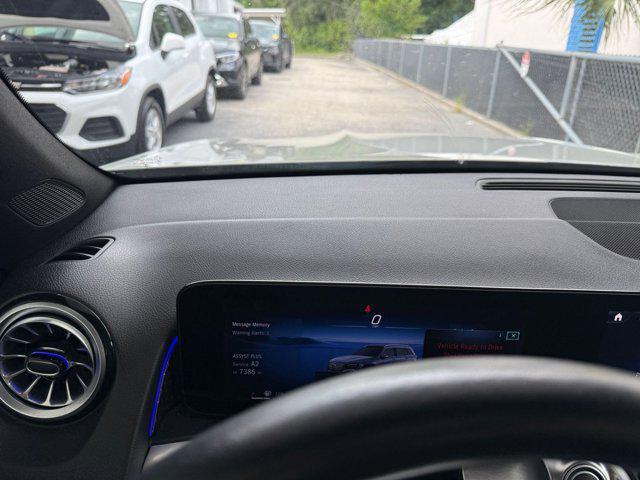 Photo of 2024 Polar White Mercedes-Benz GLB 250