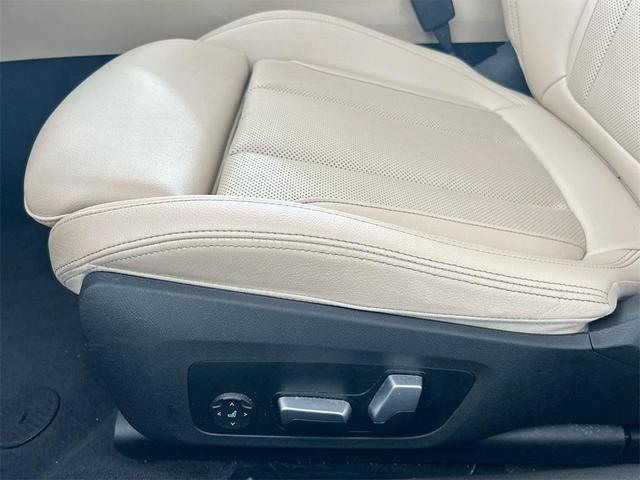 Photo of 2023 Mineral White Metallic BMW 430