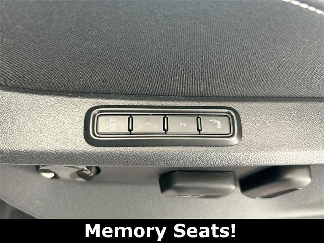 Photo of 2025 Mountain Lake Blue Metallic Volkswagen Atlas