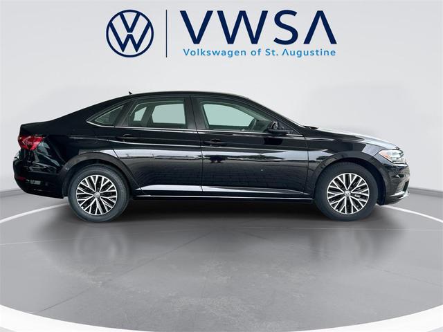 Photo of 2021 Black Uni Volkswagen Jetta