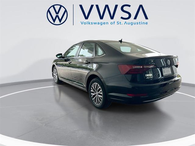 Photo of 2021 Black Uni Volkswagen Jetta