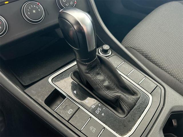 Photo of 2021 Black Uni Volkswagen Jetta