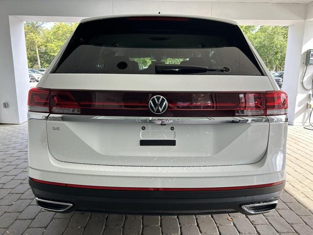 Photo of 2025 Pure White Volkswagen Atlas