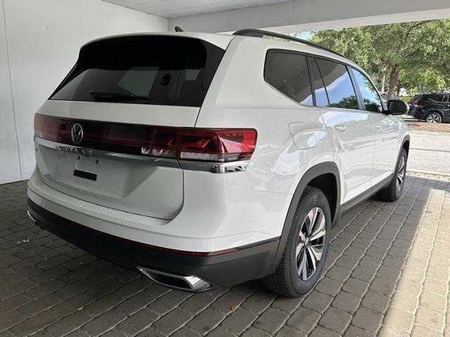 Photo of 2025 Pure White Volkswagen Atlas