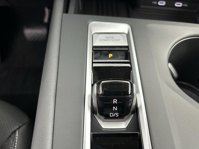 Photo of 2025 Pure White Volkswagen Atlas