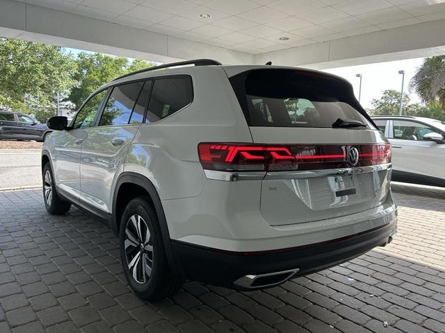 Photo of 2025 Pure White Volkswagen Atlas