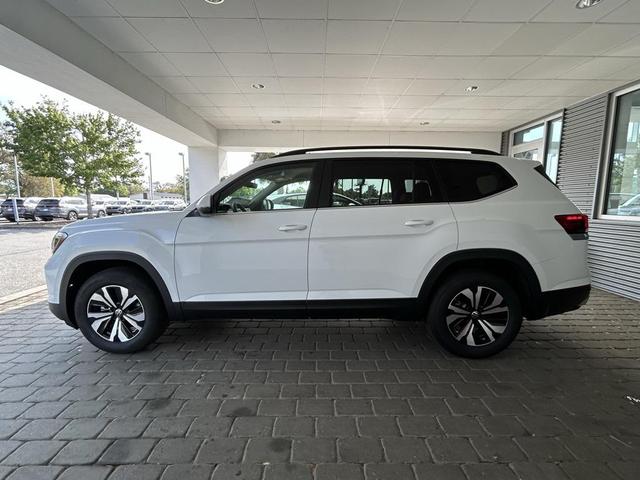 Photo of 2025 Pure White Volkswagen Atlas