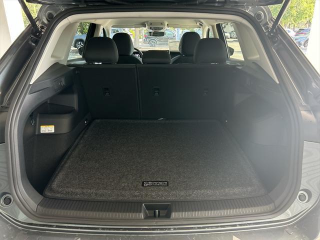 Photo of 2025 Platinum Gray Metallic Volkswagen Tiguan