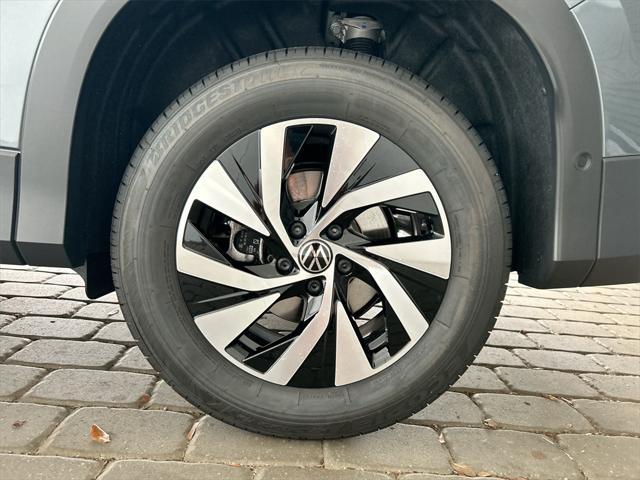 Photo of 2025 Platinum Gray Metallic Volkswagen Tiguan
