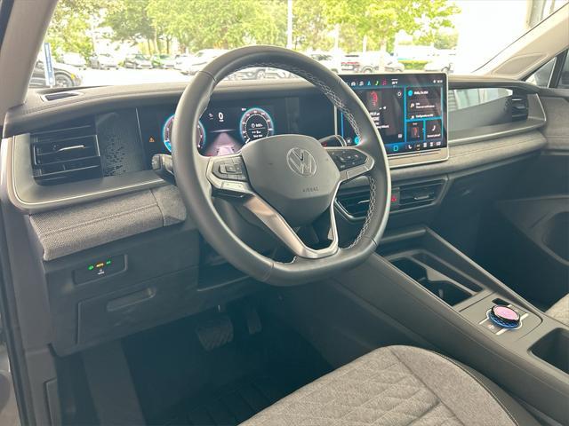 Photo of 2025 Platinum Gray Metallic Volkswagen Tiguan