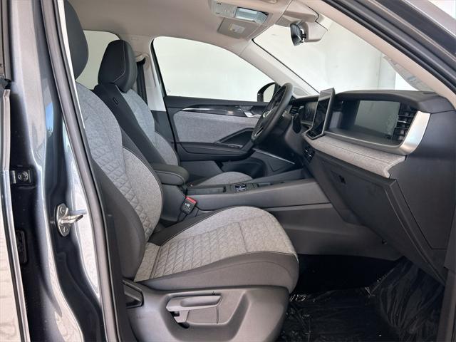 Photo of 2025 Platinum Gray Metallic Volkswagen Tiguan