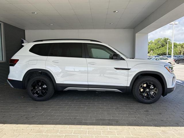 Photo of 2025 Pure White Volkswagen Atlas