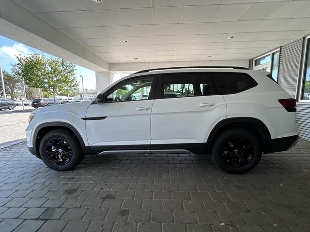 Photo of 2025 Pure White Volkswagen Atlas