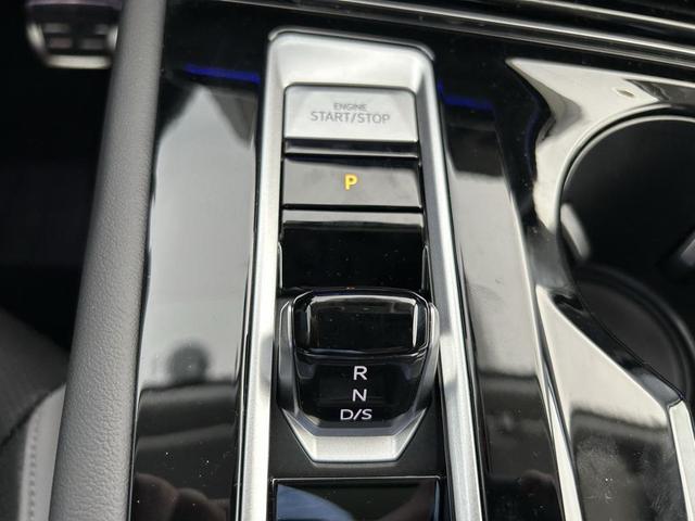 Photo of 2025 Pure White Volkswagen Atlas