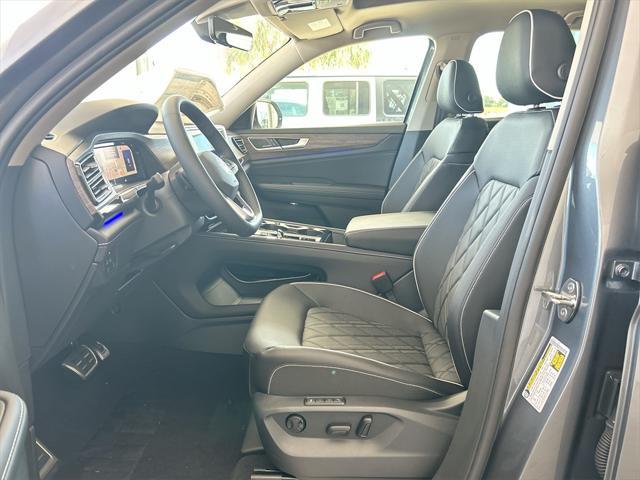 Photo of 2025 Platinum Gray Metallic Volkswagen Atlas