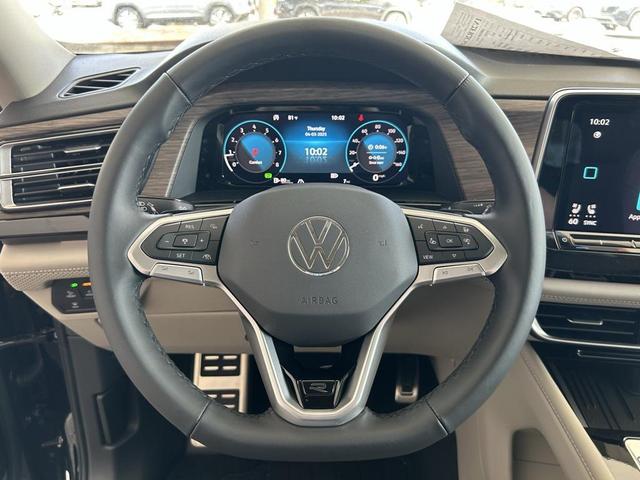 Photo of 2025 Deep Black Pearl Volkswagen Atlas