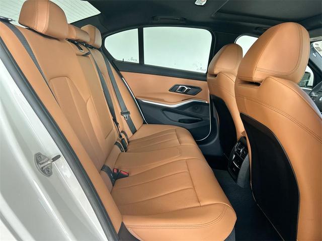 Photo of 2025 Alpine White BMW 330