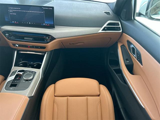 Photo of 2025 Alpine White BMW 330