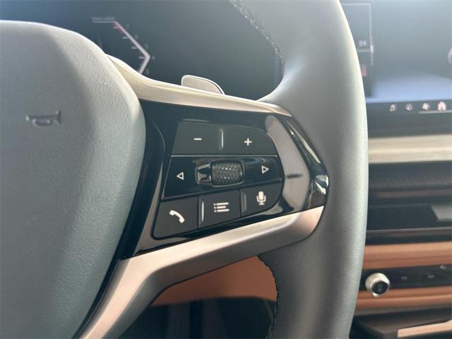 Photo of 2025 Alpine White BMW 330