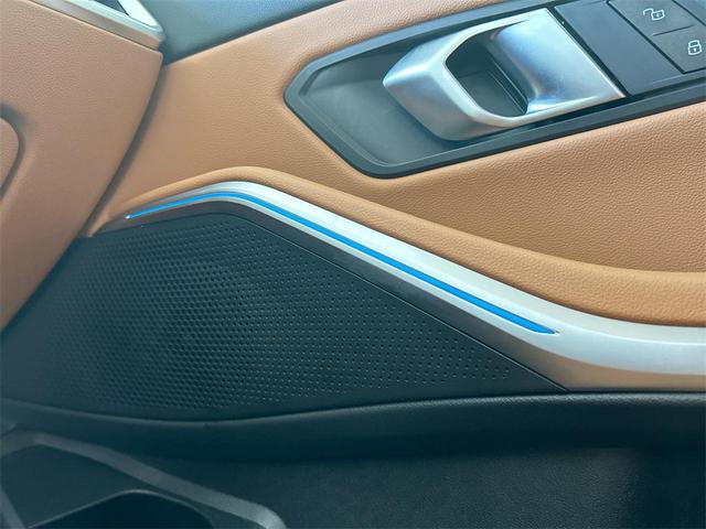 Photo of 2025 Alpine White BMW 330