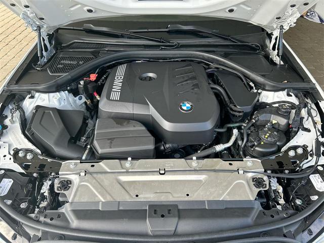 Photo of 2025 Alpine White BMW 330