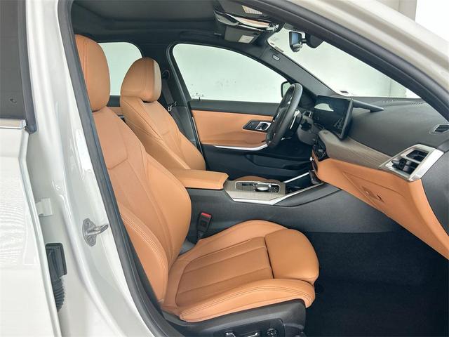Photo of 2025 Alpine White BMW 330