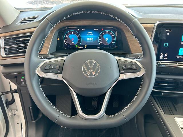 Photo of 2025 Pure White Volkswagen Atlas