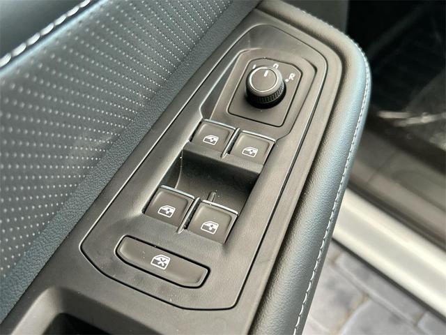 Photo of 2025 Pure White Volkswagen Atlas