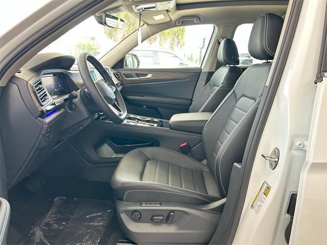Photo of 2025 Opal White Pearl Volkswagen Atlas