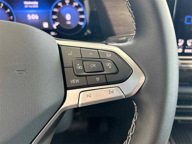Photo of 2025 Opal White Pearl Volkswagen Atlas