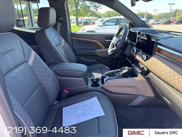 Photo of 2025 Summit White GMC Canyon