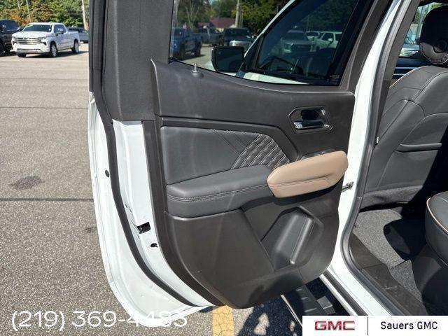 Photo of 2025 Summit White GMC Canyon