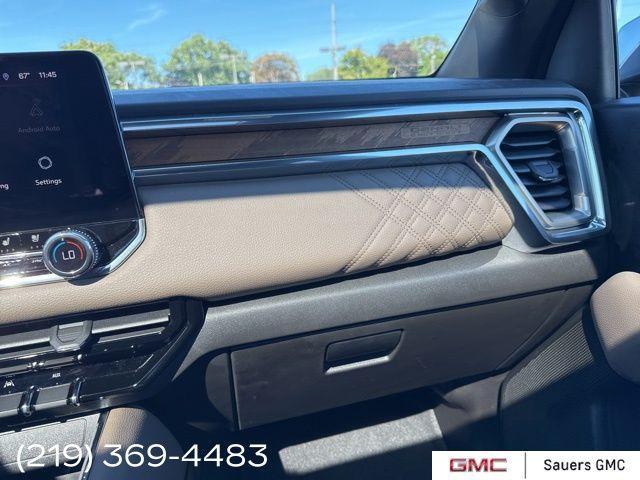 Photo of 2025 Summit White GMC Canyon