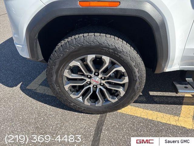 Photo of 2025 Summit White GMC Canyon