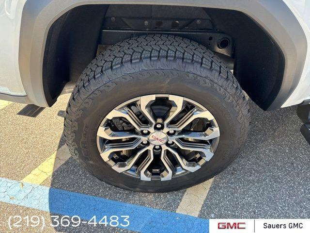 Photo of 2025 Summit White GMC Canyon