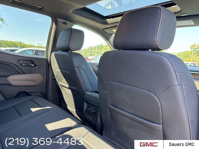 Photo of 2025 Summit White GMC Canyon