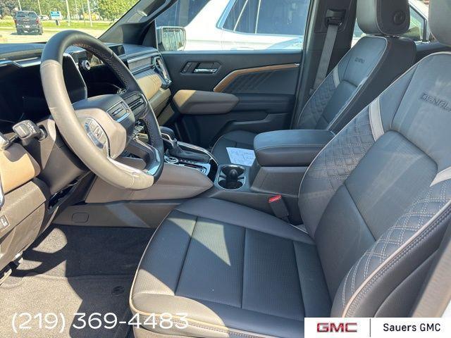 Photo of 2025 Summit White GMC Canyon