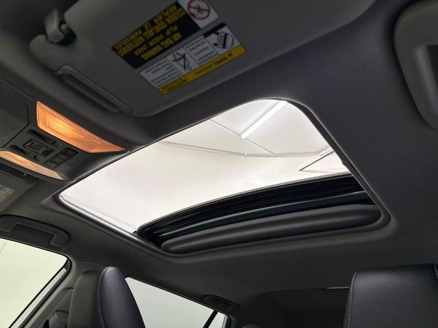 Photo of 2019 Super White Toyota RAV4