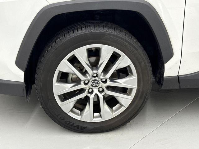 Photo of 2019 Super White Toyota RAV4