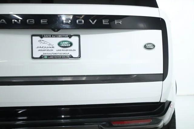 Photo of 2022 White Land Rover Range Rover