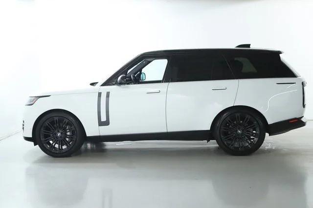Photo of 2022 White Land Rover Range Rover